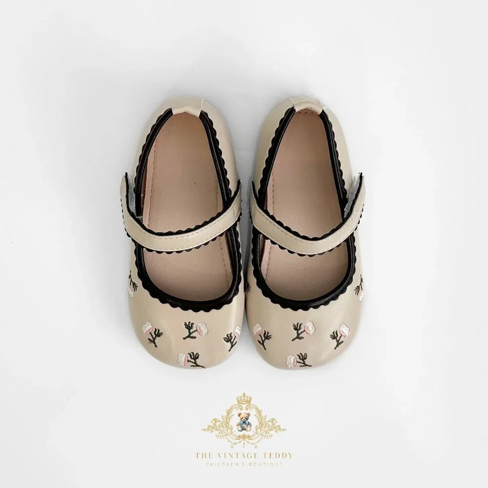 NWT Pretty Girls Mary Jane Flats Embroidered Cute Children's Shoes Cream 11